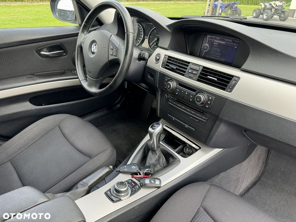 BMW Seria 3 318d - 28