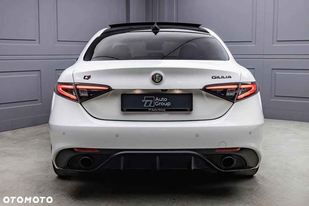 Alfa Romeo Giulia 2.0 Turbo 16V AT8-Q4 Veloce - 8