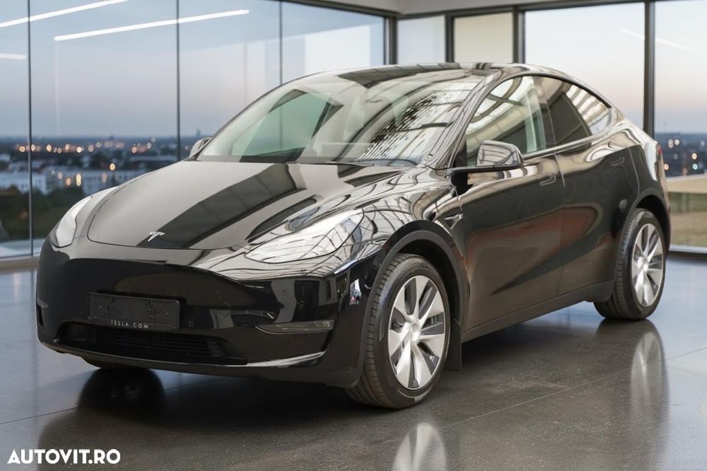 Tesla Model Y Long Range Dual Motor AWD - 1