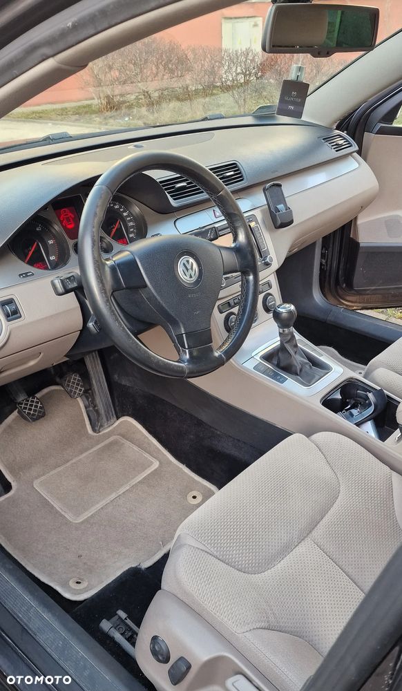 Volkswagen Passat 2.0 TDI DPF Comfortline - 9