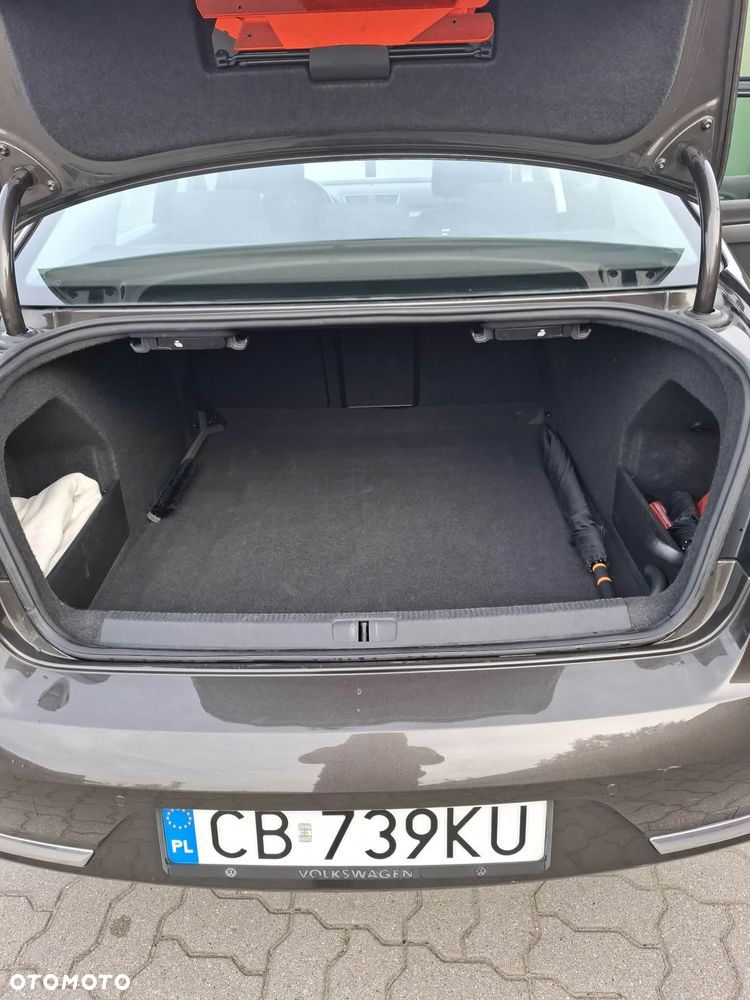 Volkswagen Passat - 9