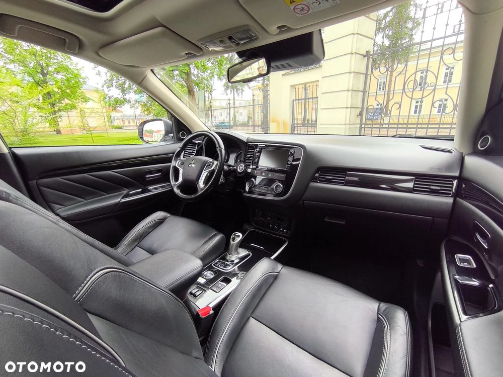 Mitsubishi Outlander 2.0 4WD Top - 23