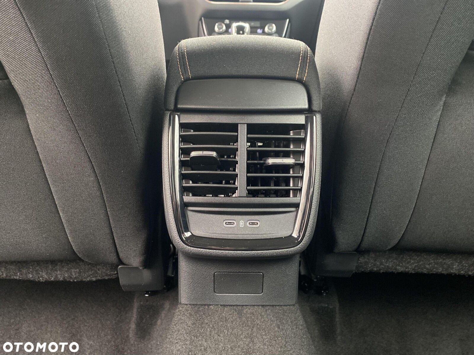 Skoda Kamiq 1.0 TSI Selection DSG - 24