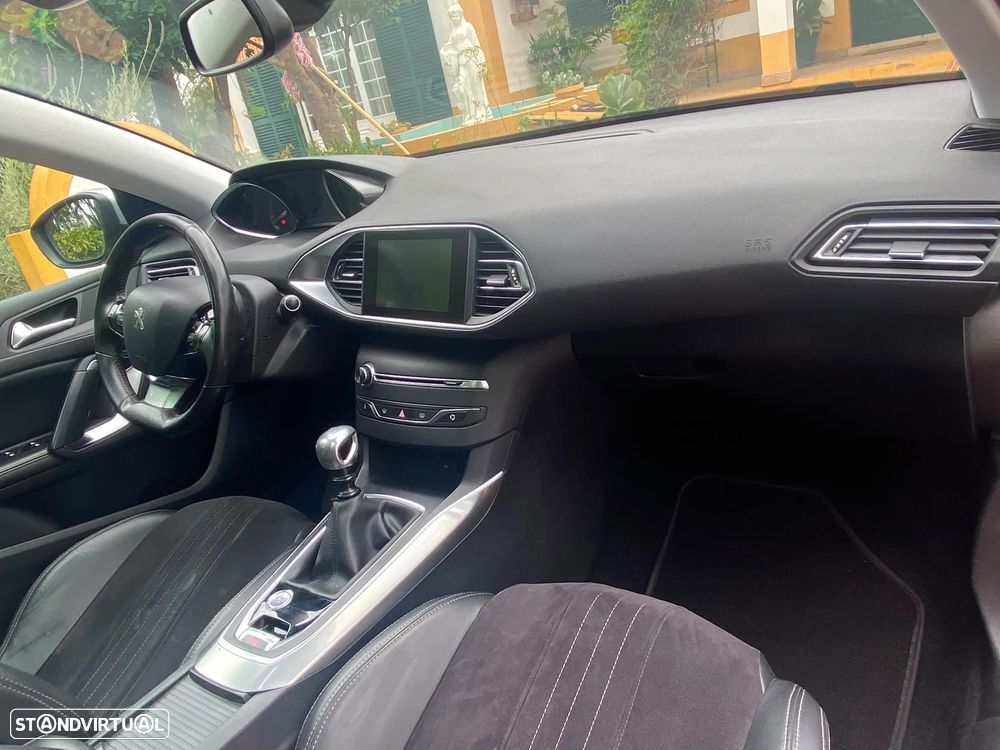 Peugeot 308 - 8