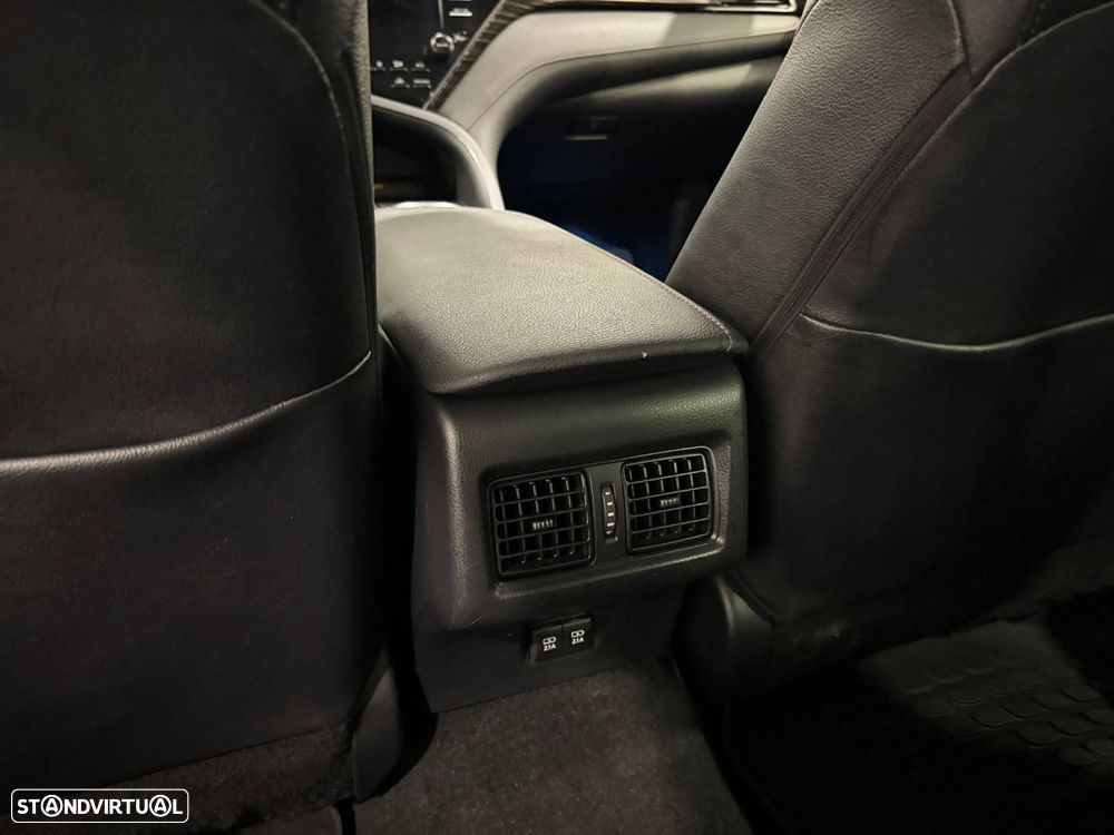Toyota Camry 2.5 Hybrid Luxury - 34