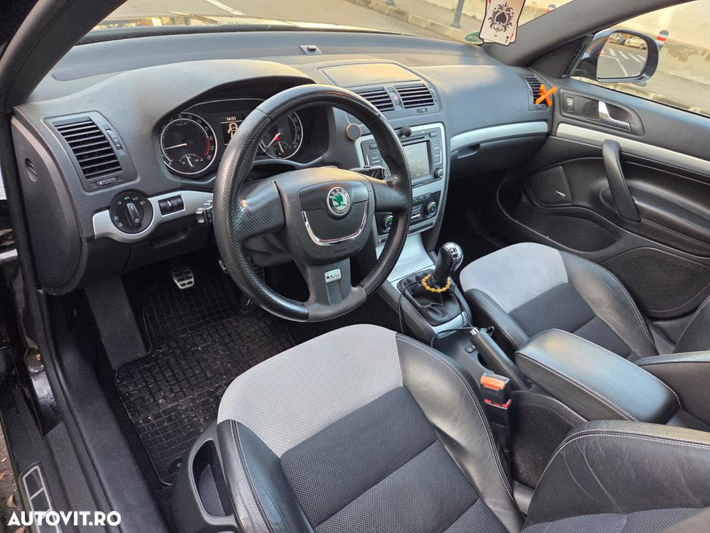 Skoda Octavia Combi 2.0 TDI DPF RS - 6