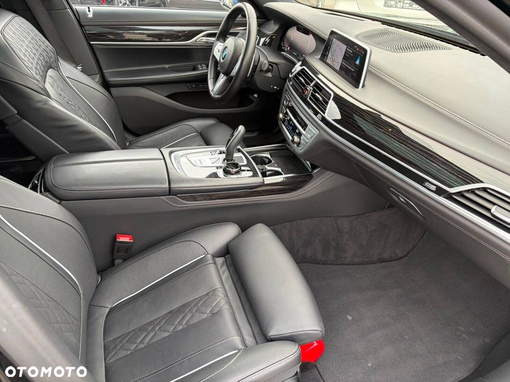 BMW Seria 7 750i xDrive sport - 13