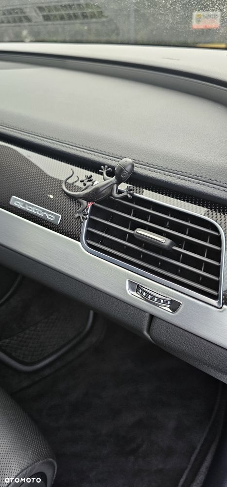 Audi S8 - 12