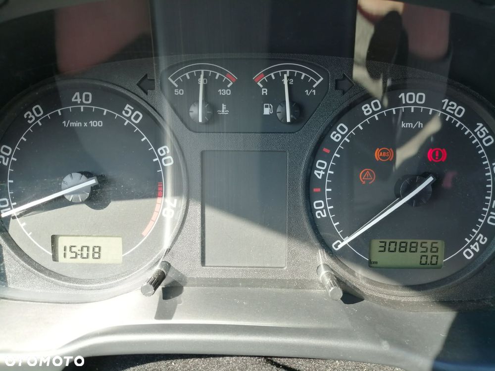 Skoda Octavia 1.8T Elegance - 9