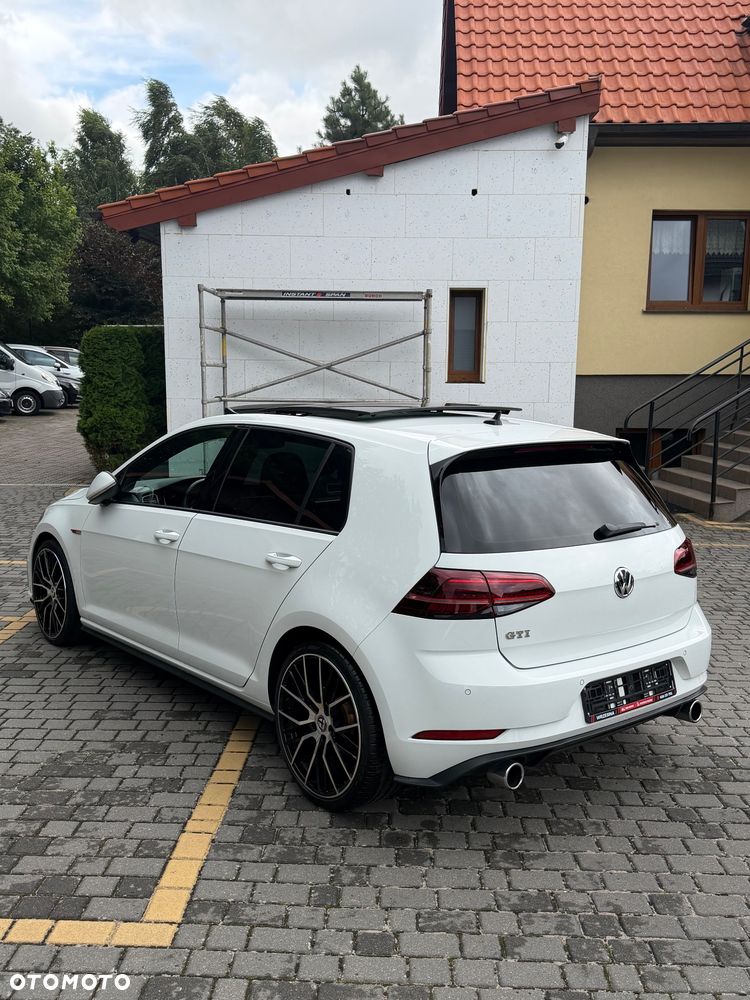 Volkswagen Golf GTI (BlueMotion Technology) - 38