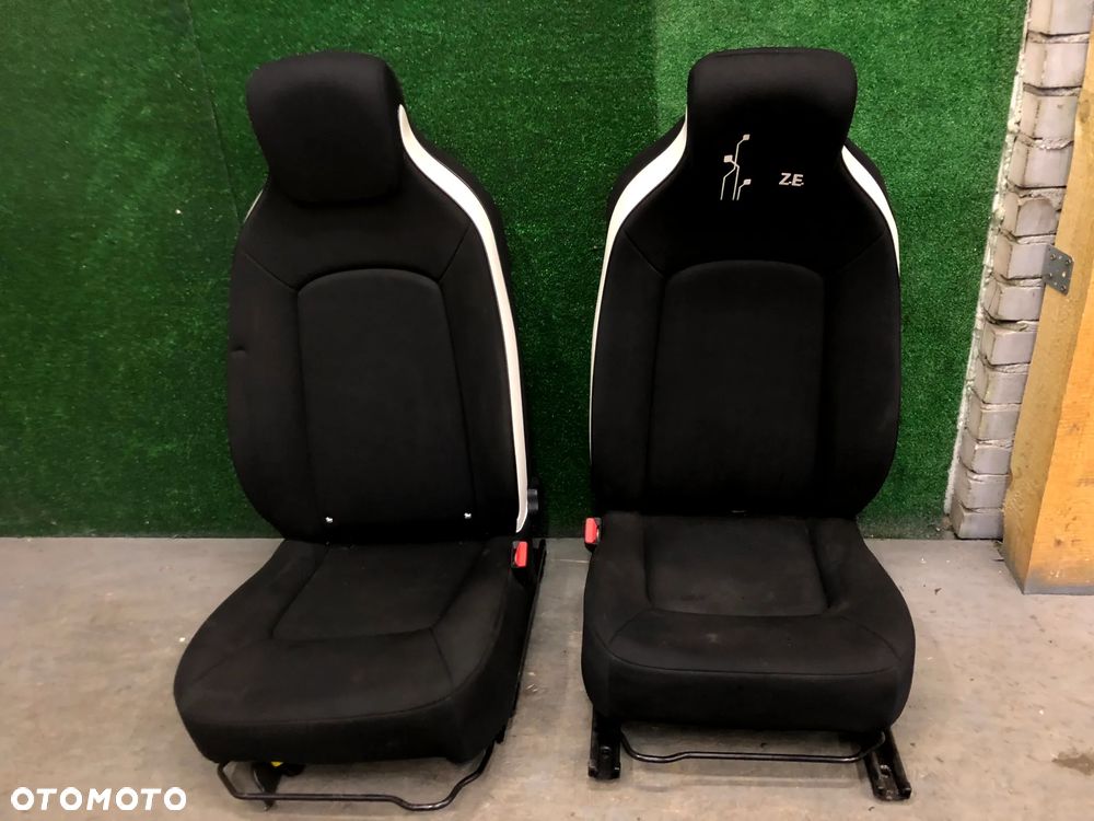 RENAULT ZOE 2012-2019R FOTEL PRAWY PRZÓD PRZEDNI CZARNY