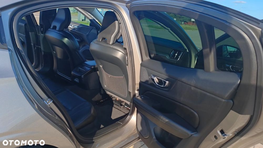 Volvo S60 T6 AWD Momentum Pro - 6