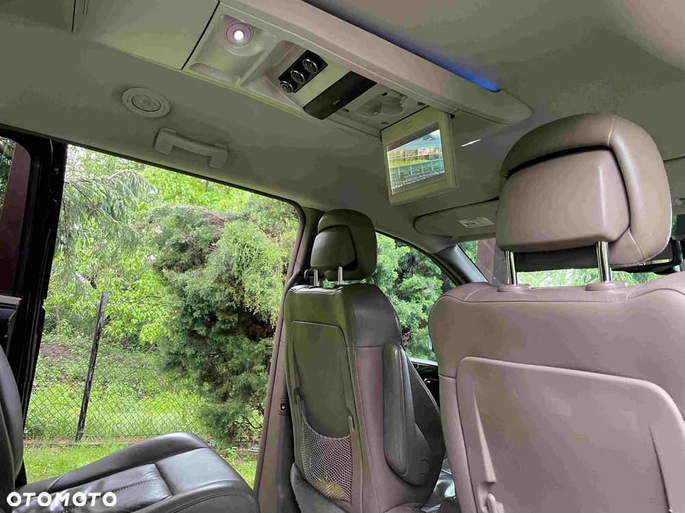 Chrysler Town & Country 3.6 Limited - 11