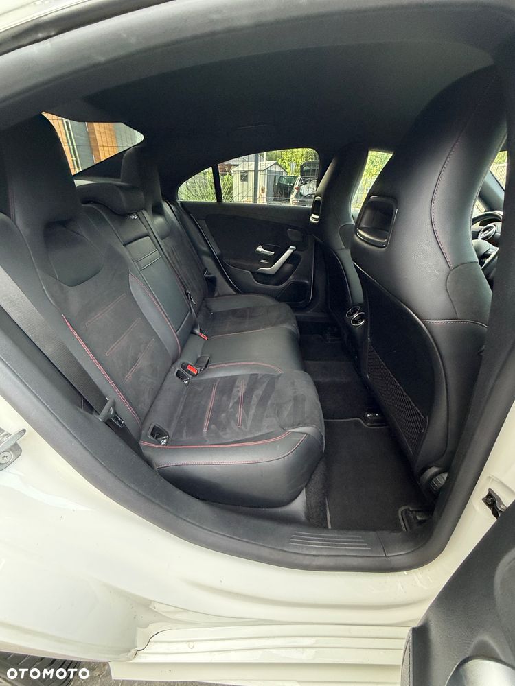 Mercedes-Benz CLA 200 AMG Line 7G-DCT - 24