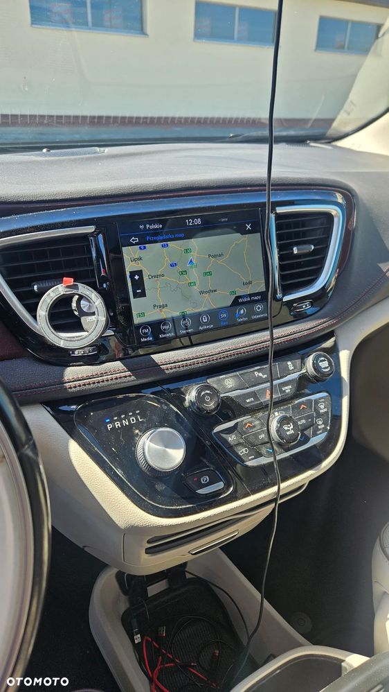 Chrysler Pacifica - 11