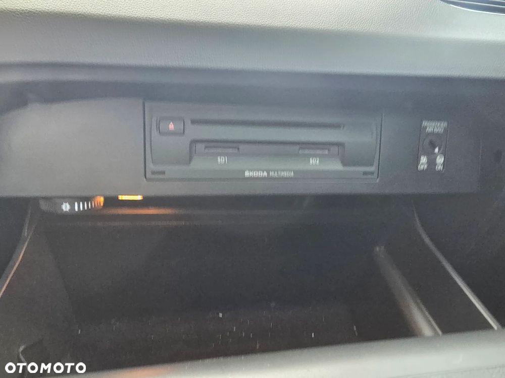 Skoda Octavia ver-combi-2-0-tdi-dsg-rs - 22