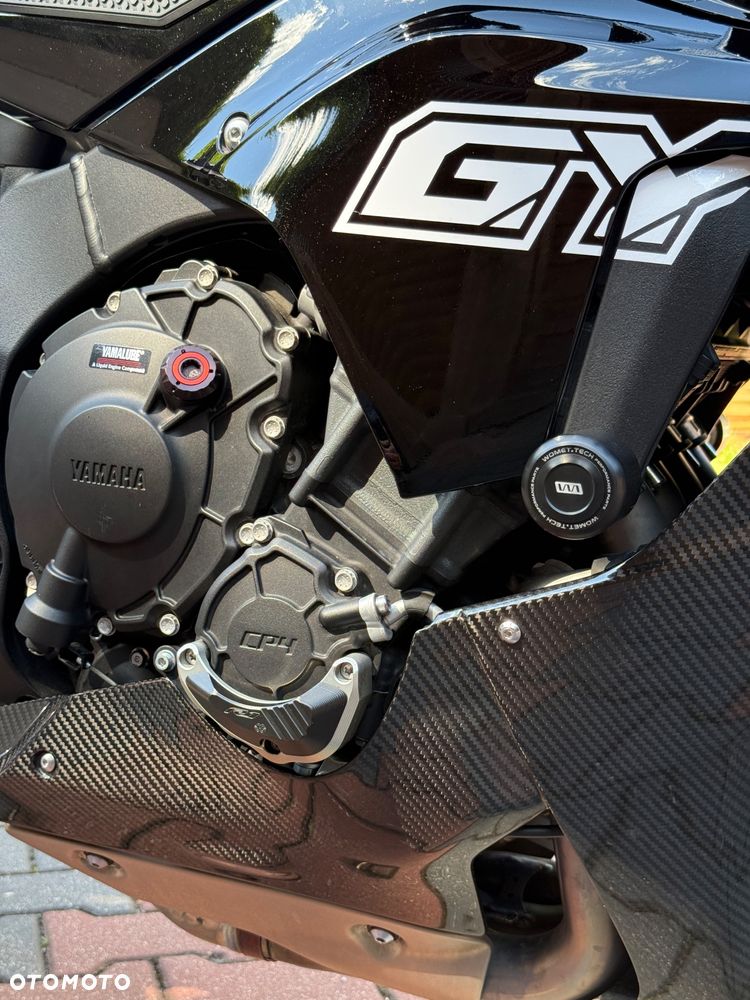Yamaha R1 - 7
