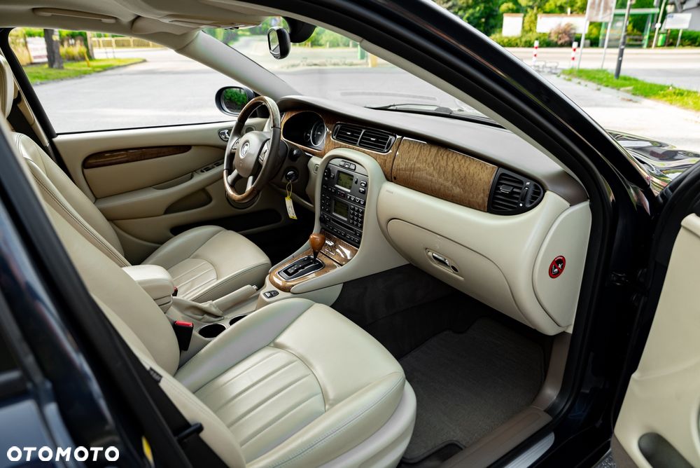 Jaguar X-Type 2.5 V6 4x4 Executive - 25