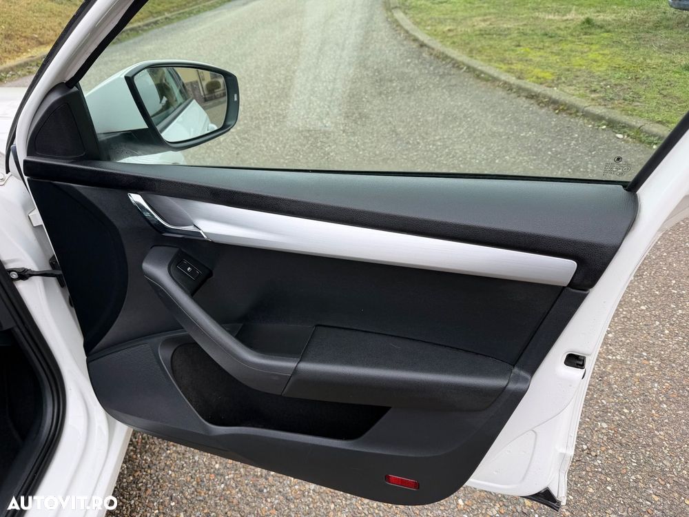 Skoda Octavia 1.6 TDI DSG Style - 16