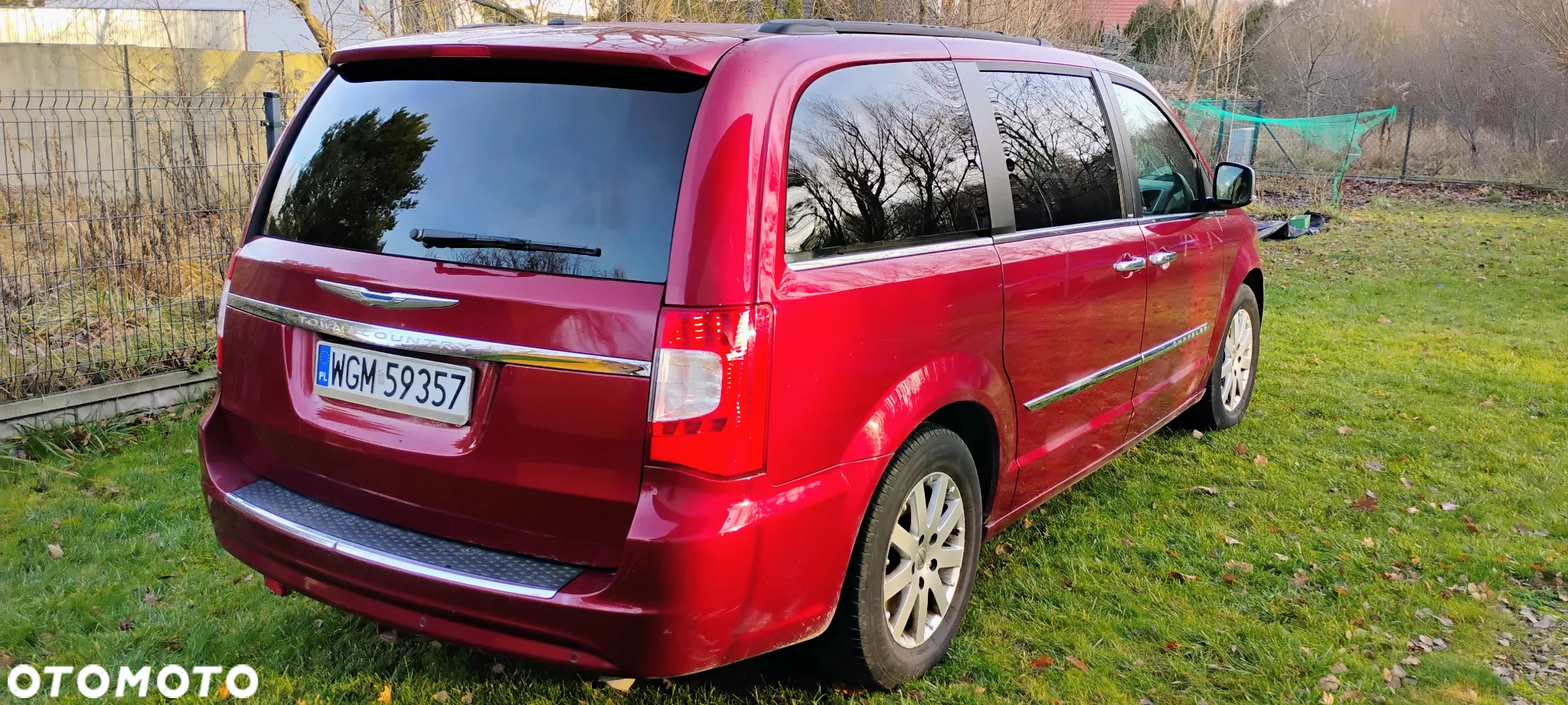 Chrysler Town & Country - 4