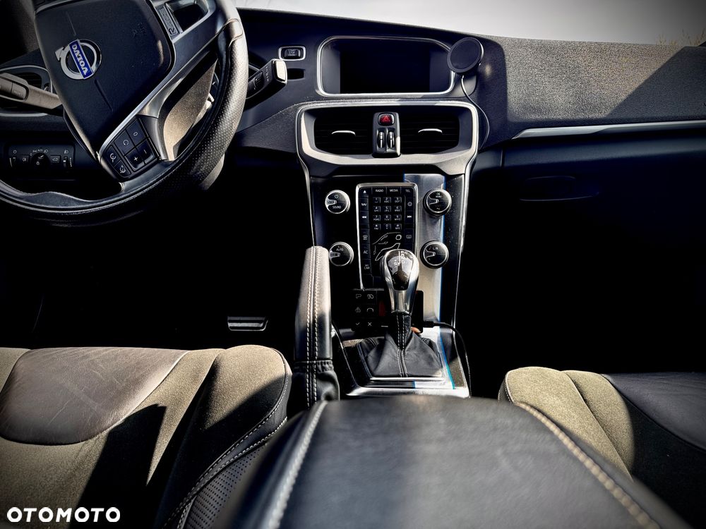 Volvo V40 D4 Drive-E R-Design Momentum - 22