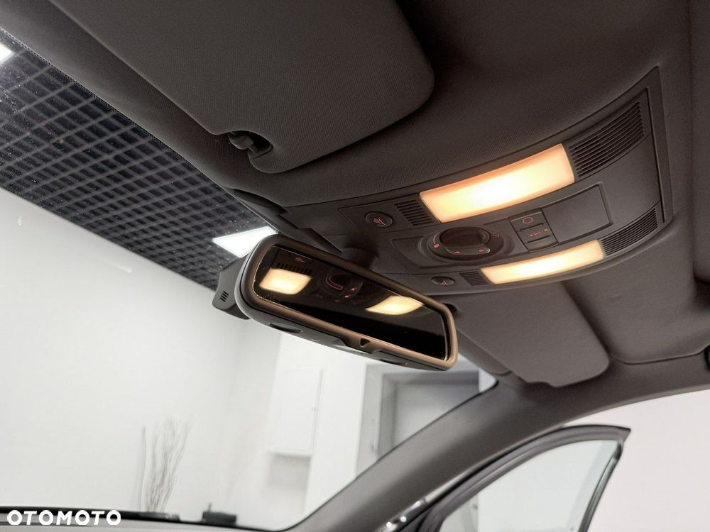 Audi A8 4.2 Quattro - 40