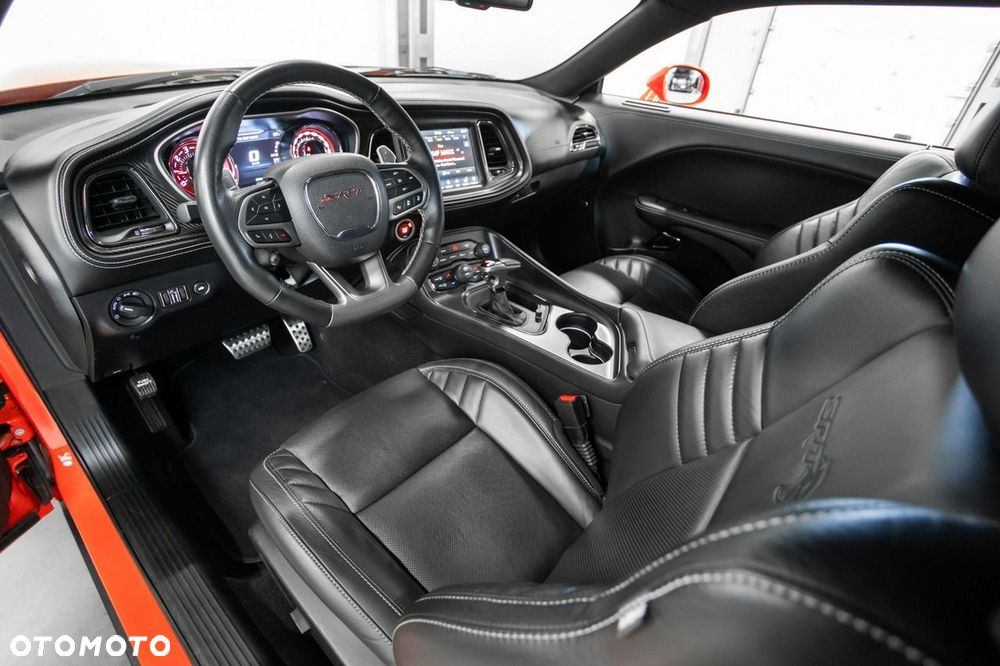 Dodge Challenger - 24