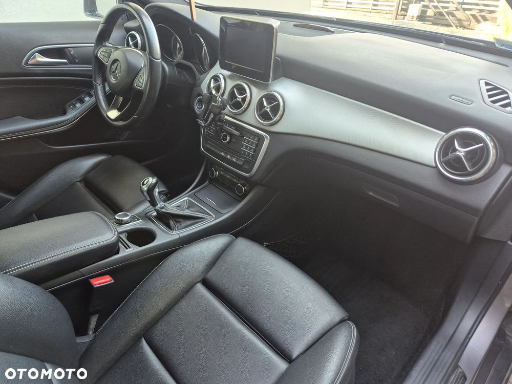 Mercedes-Benz GLA 180 Activity Edition - 13