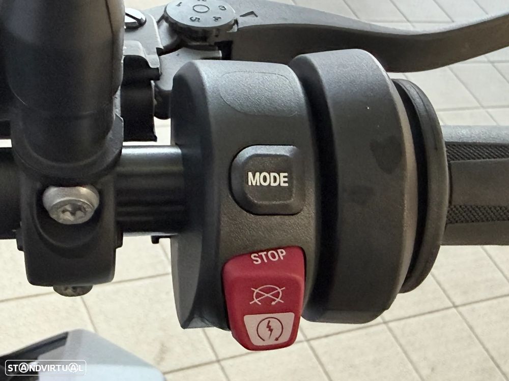 BMW F 900 R TRIPLE BLACK - 8