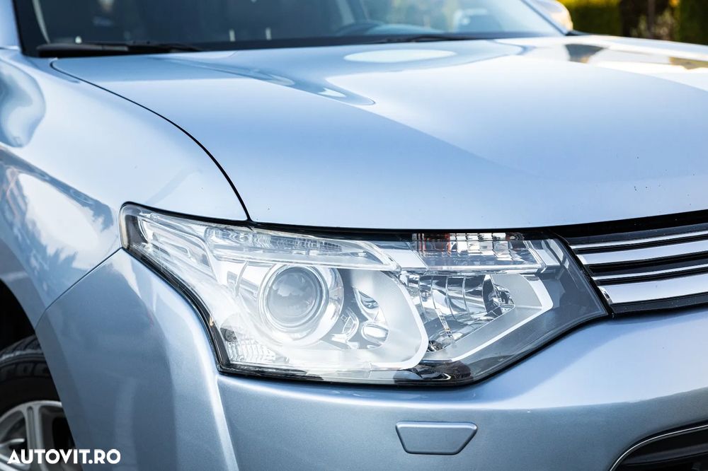 Mitsubishi Outlander - 8