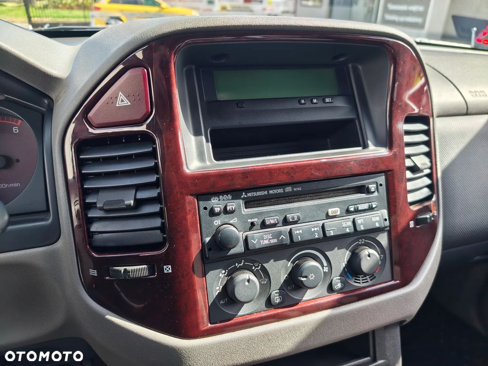 Mitsubishi Pajero - 10