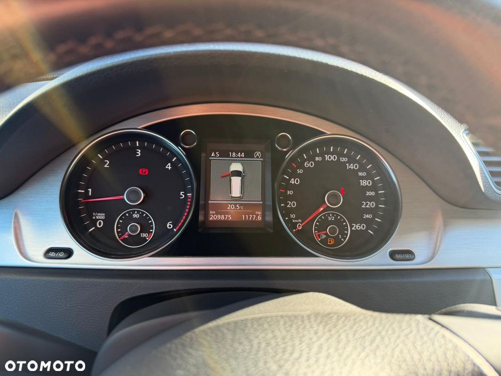 Volkswagen Passat 1.6 TDI BlueMotion Technology Highline - 14