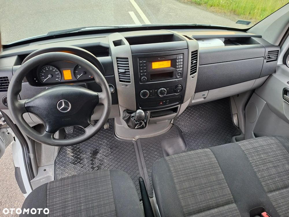 Mercedes-Benz Sprinter - 11