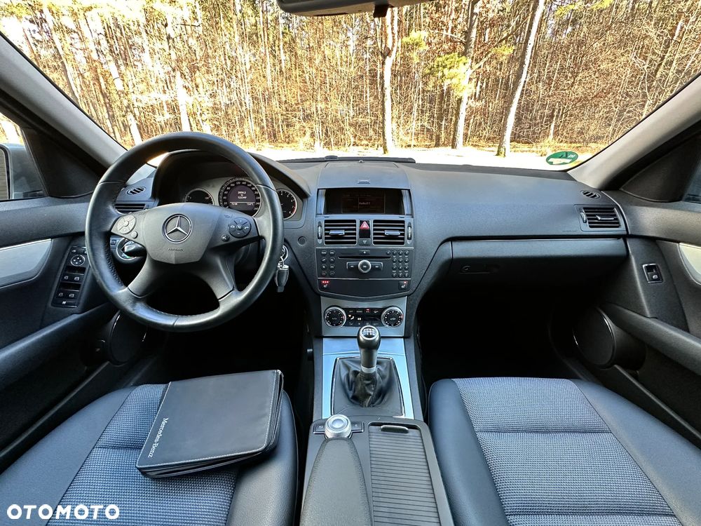 Mercedes-Benz Klasa C 180 K BlueEff Elegance - 27