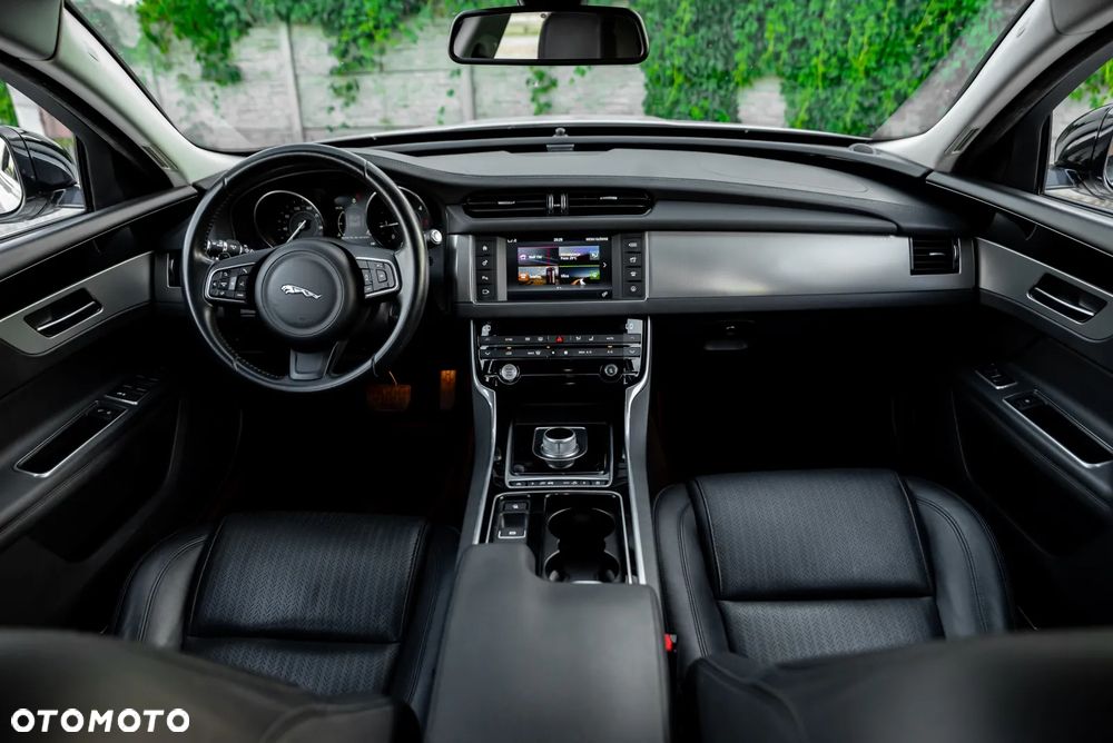 Jaguar XF 20d Prestige - 28