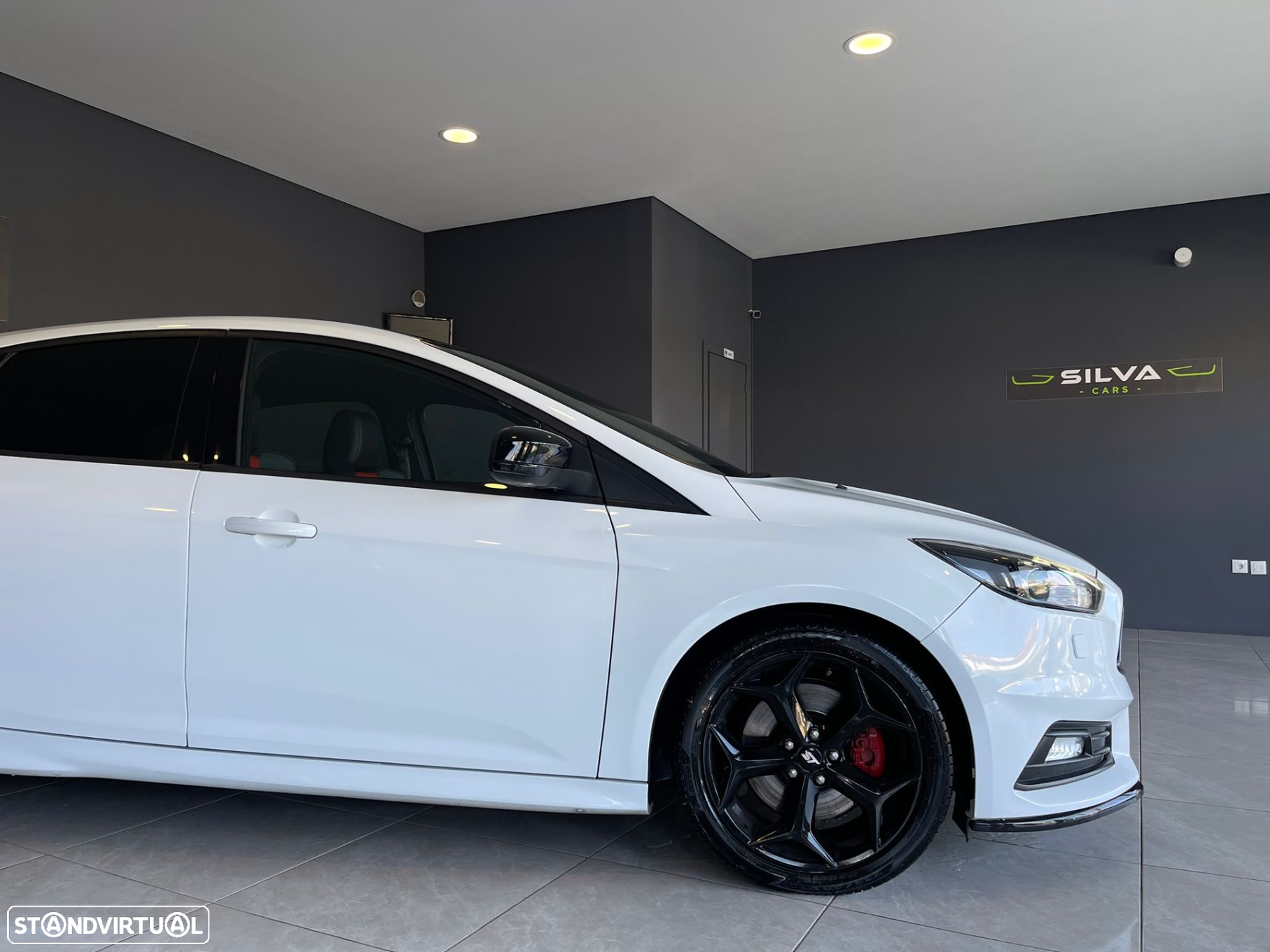 Ford Focus 2.0i ST-2 - 4