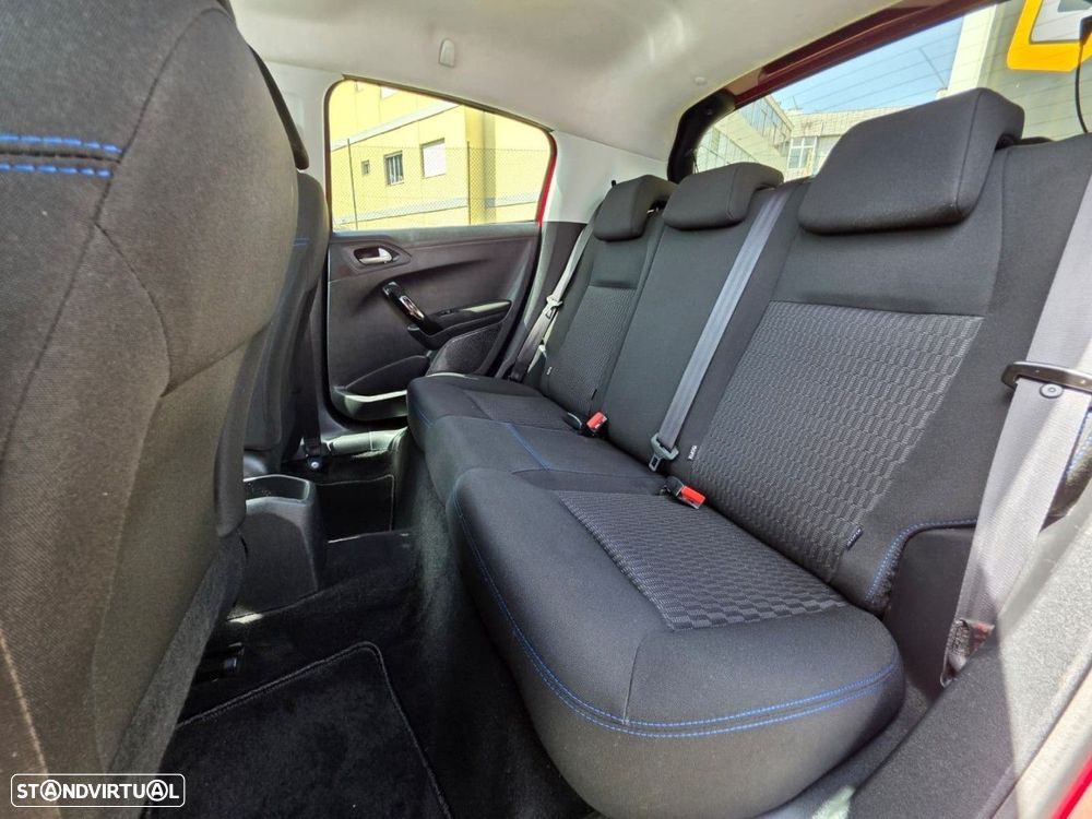 Peugeot 208 1.2 PureTech Signature - 18