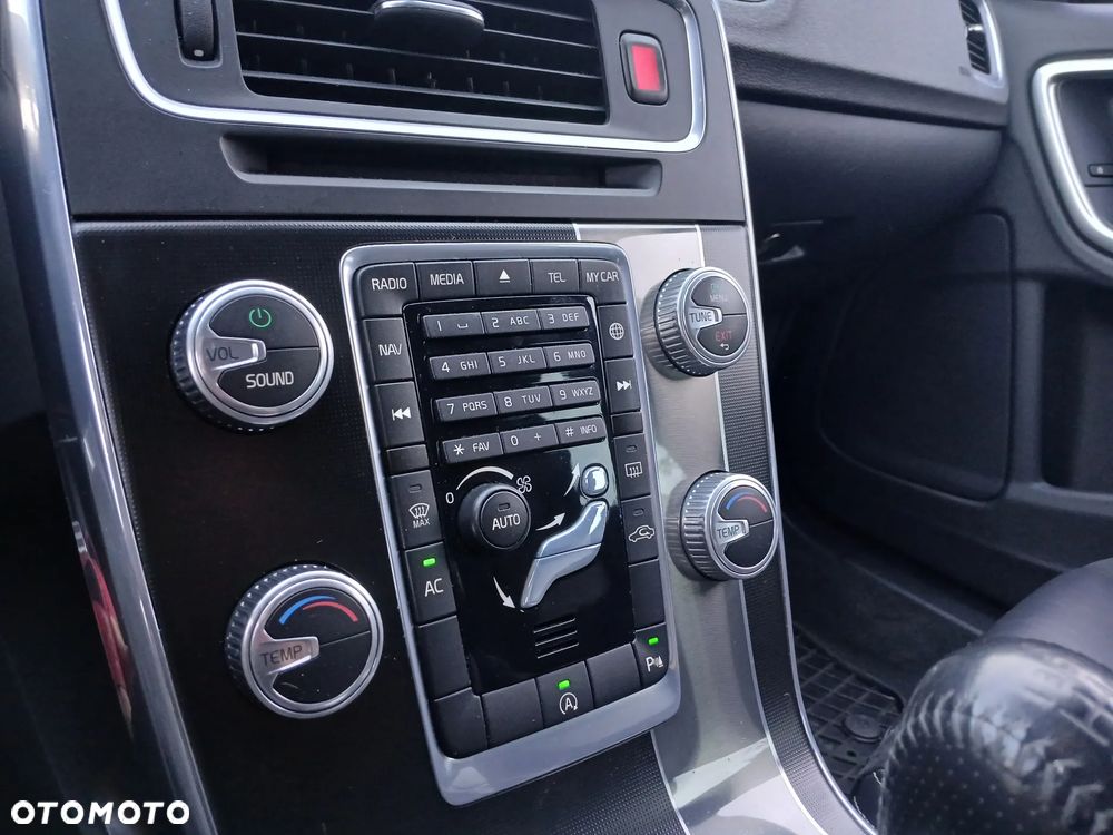 Volvo V60 D3 R-Design Momentum - 32