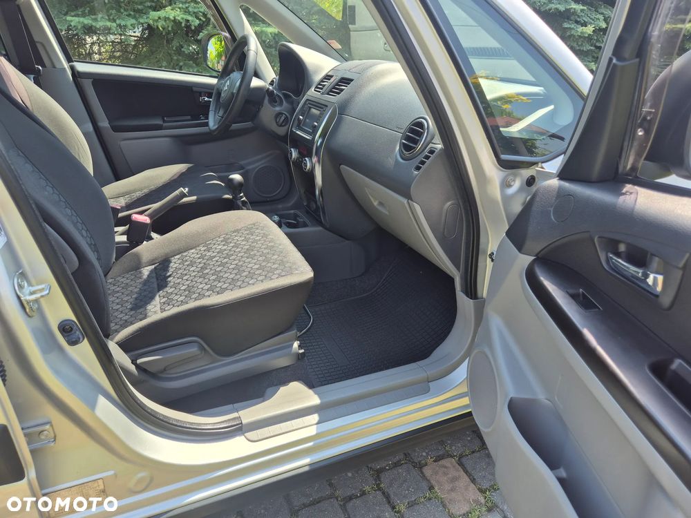Suzuki SX4 1.6 VVT 4x4 Style - 12