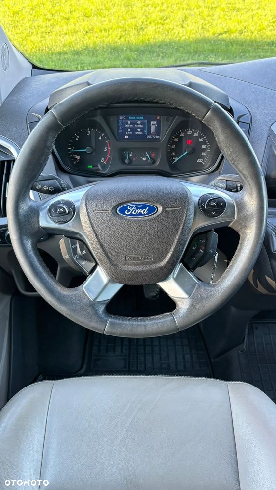 Ford Tourneo Custom - 11
