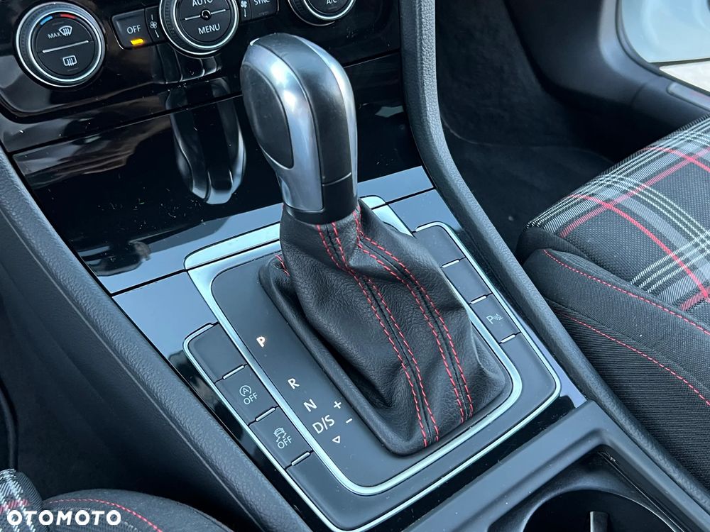 Volkswagen Golf GTI 2.0 TSI OPF DSG Performance - 17