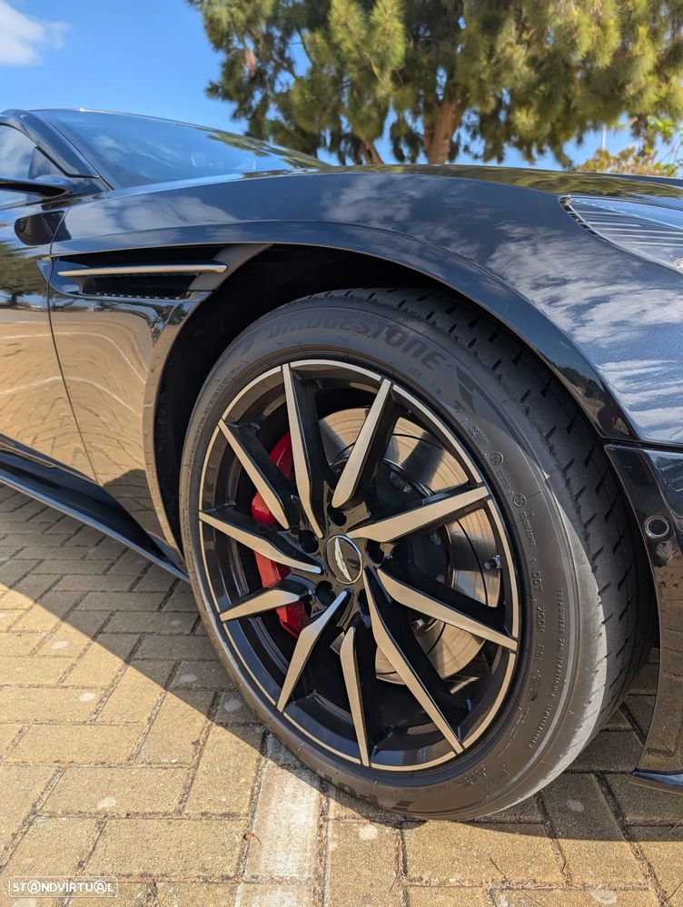 Aston Martin DB11 Coupé V8 Auto - 3