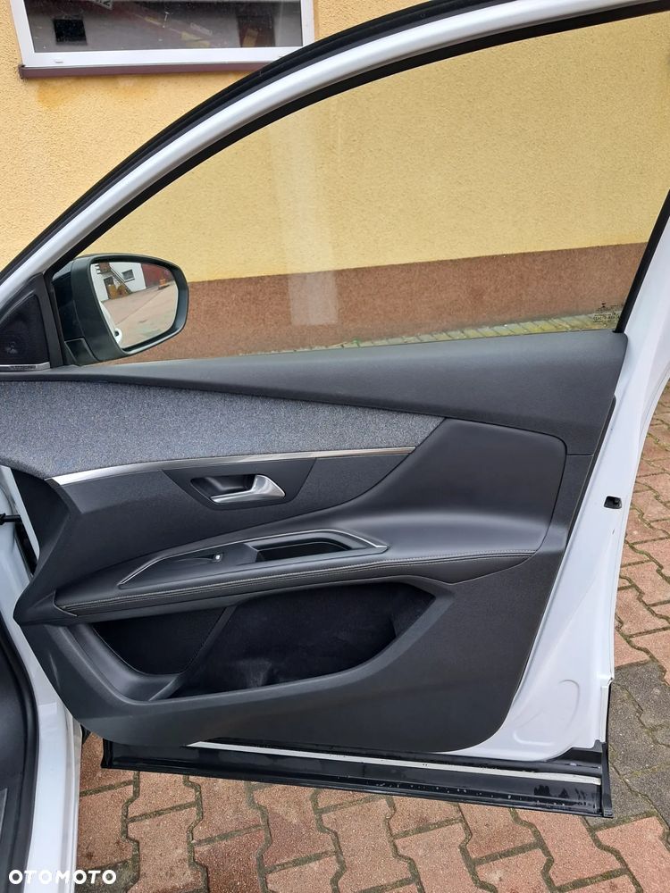 Peugeot 5008 ver-1-5-bluehdi-gt-pack-s-s-eat8 - 18