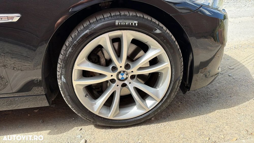 BMW Seria 5 530d xDrive AT - 32