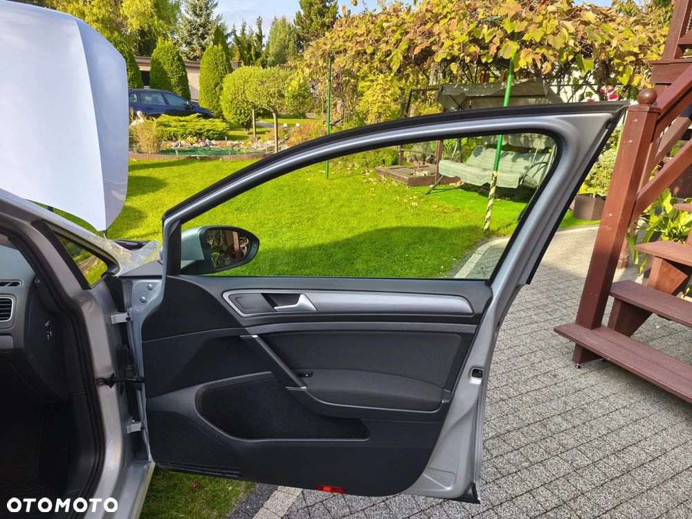 Volkswagen Golf - 23