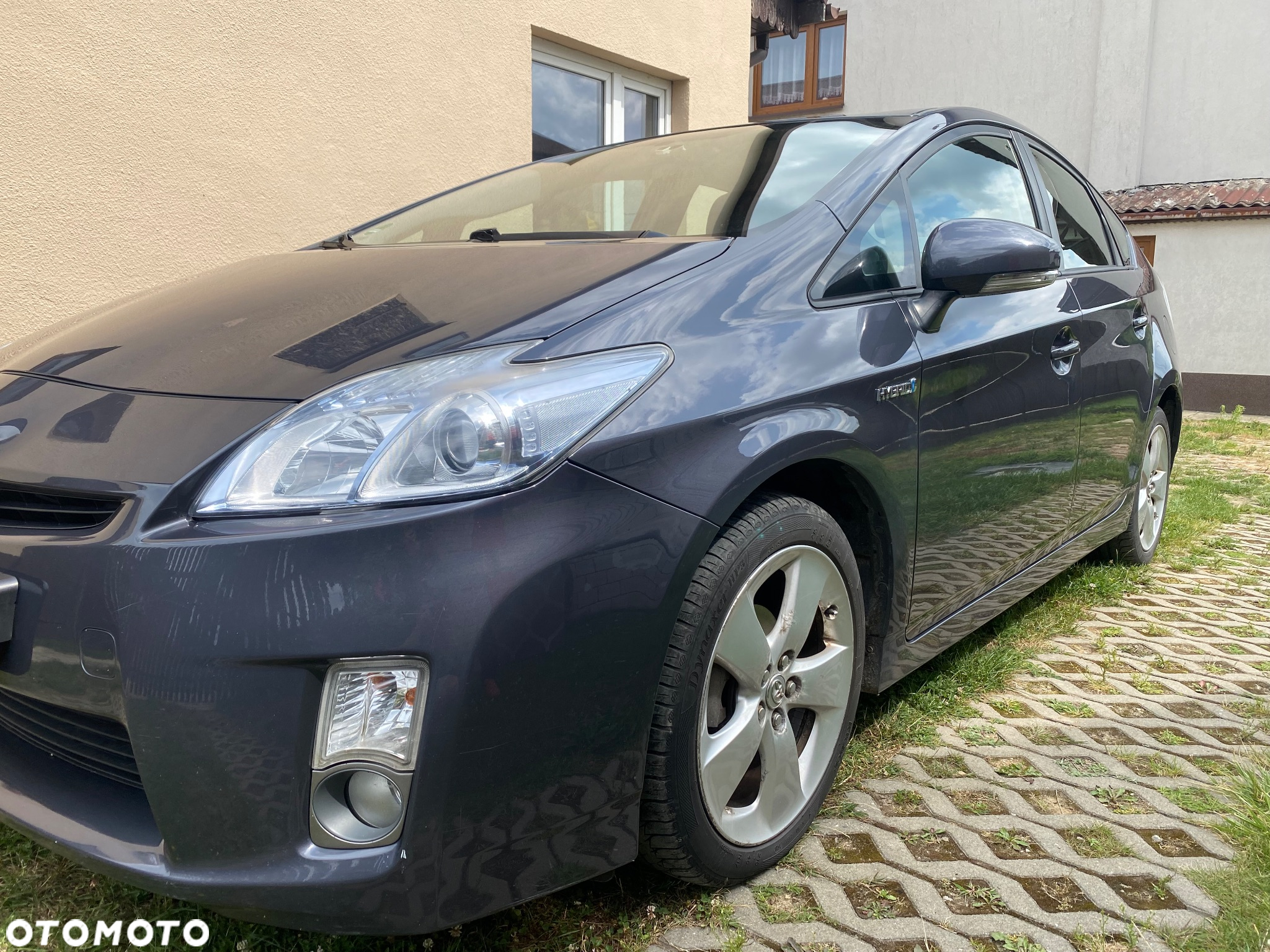Toyota Prius (Hybrid) - 10