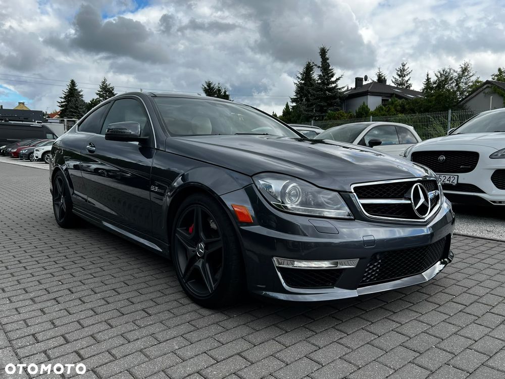 Mercedes-Benz Klasa C 63 AMG AMG SPEEDSHIFT MCT AMG Performance Package - 3