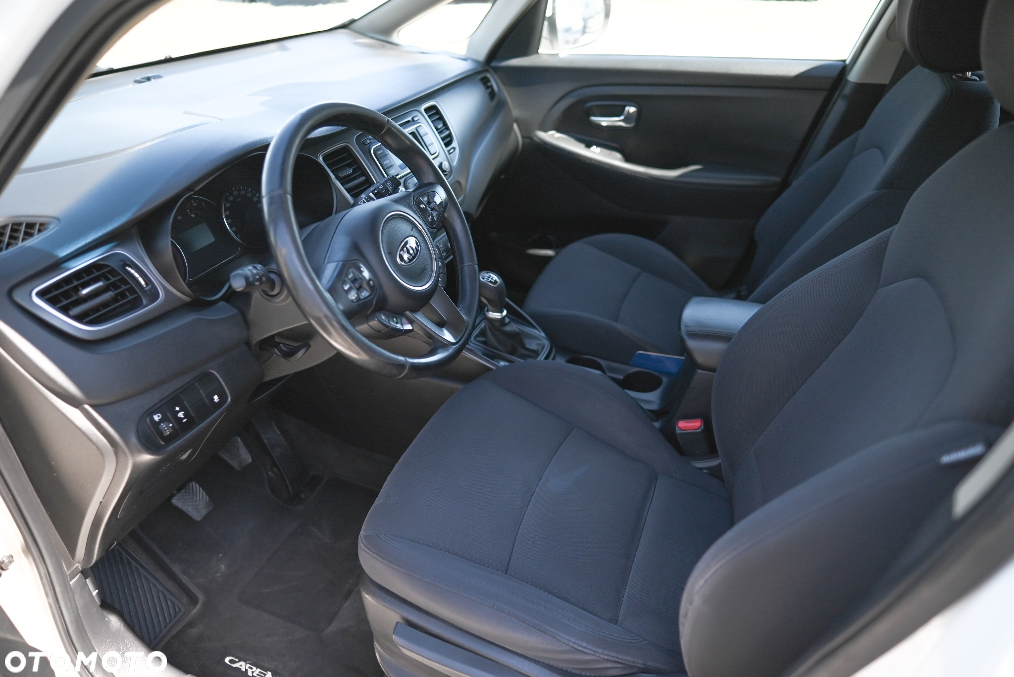 Kia Carens - 9