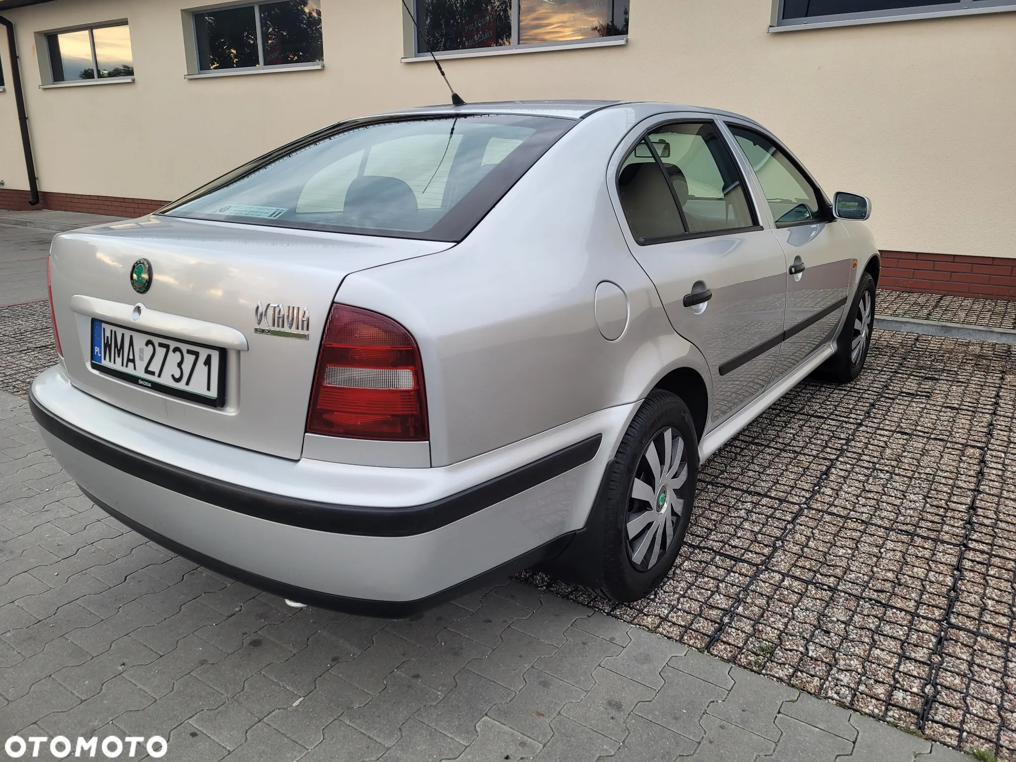 Skoda Octavia 1.6 GLX - 11