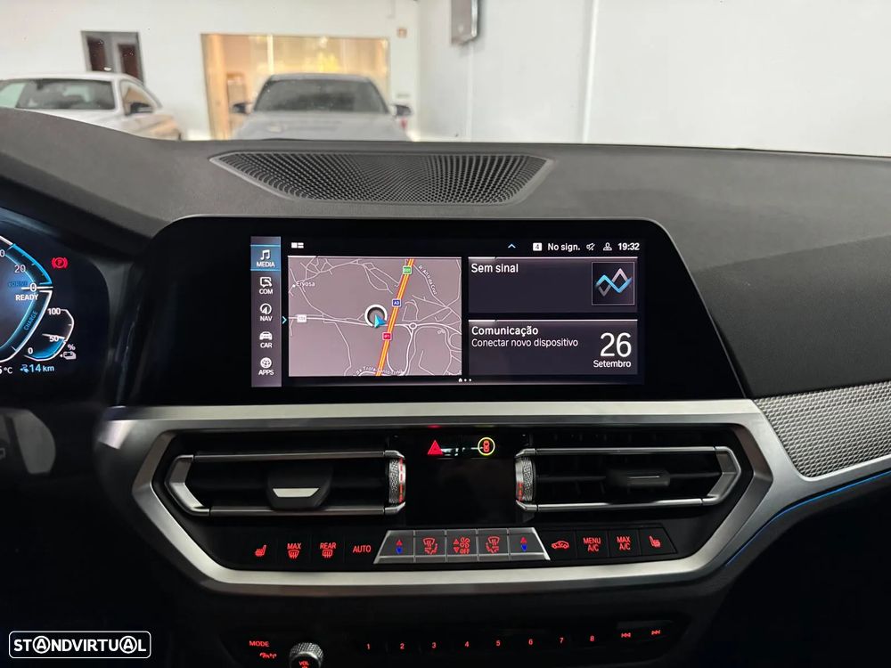 BMW 330 e Touring Pack M Auto - 23